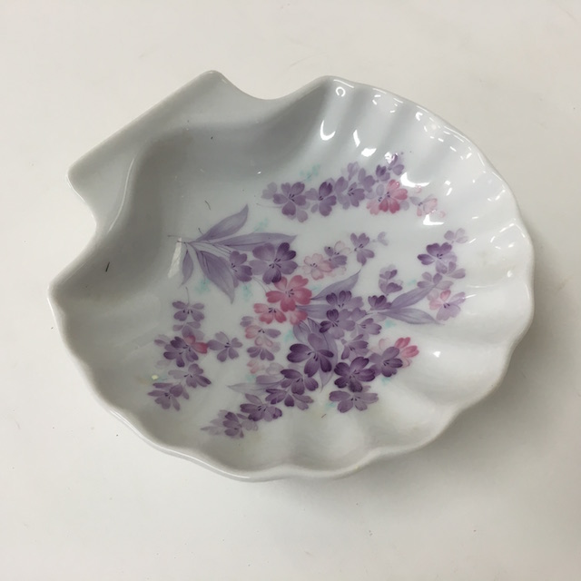 ASHTRAY, Ceramic - Scallop Shell w  Lilac Flowers